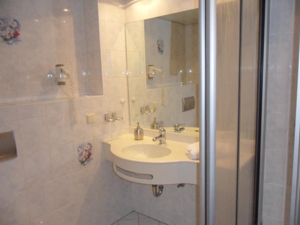 Kuner Weitzel Landgasthof Frohe Einkehr Gbr Merzhausen Habitación foto